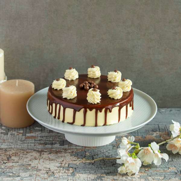 Butterscotch Vanilla Cake in Buttercream Eggless 1kg