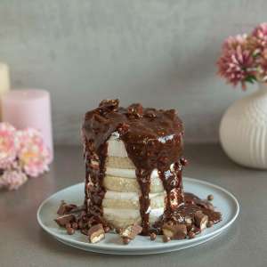 Chocolate Twix Pull Me Up Cake with egg 1kg
