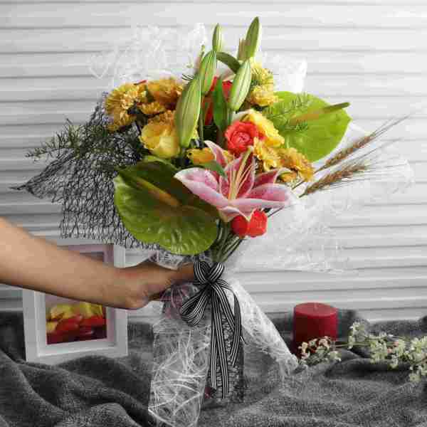 Father's Day Special Hand Bouquet (Yellow)