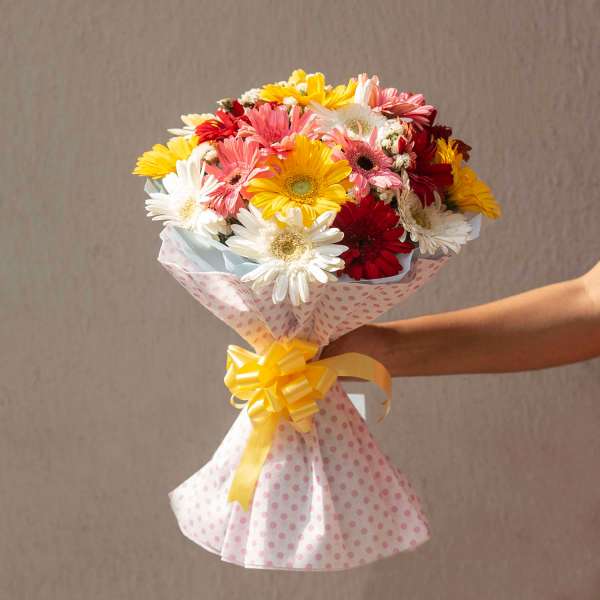 Hand bouquet of 20 assaorted gerbera