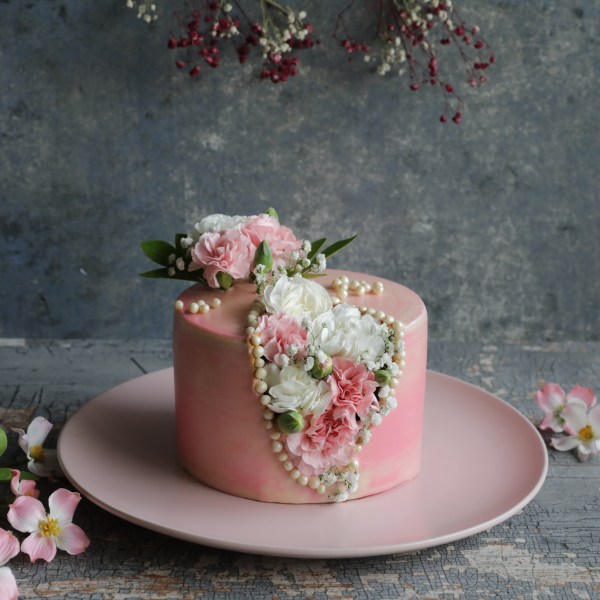 Pink Geode Cake With Fresh Flowers 800gms