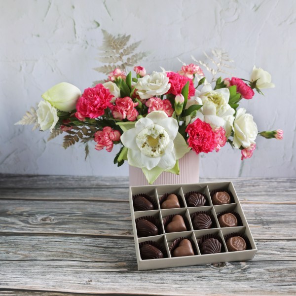Earth's True Fragrance With Box Of 12 Chocolate Pralines