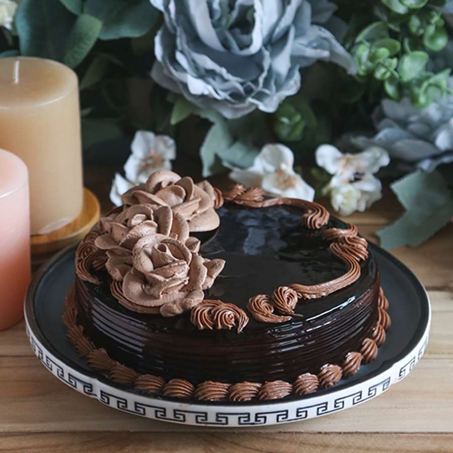 Chocolate Truffle & flower - Model cake – Hotoven Bakers-sonthuy.vn